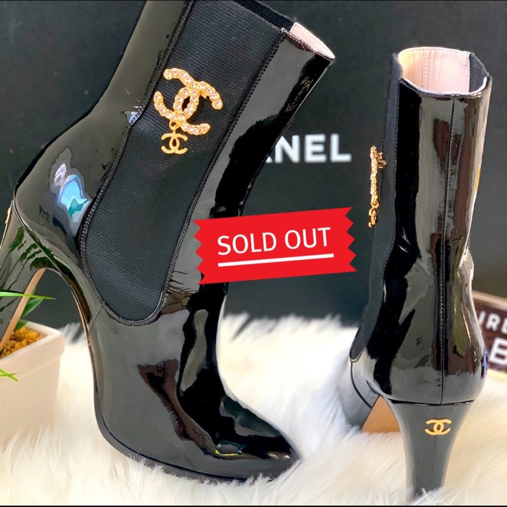 🍾🥂SOLD!🥳Chanel Patent Calfskin Boots - Picture 1 of 10